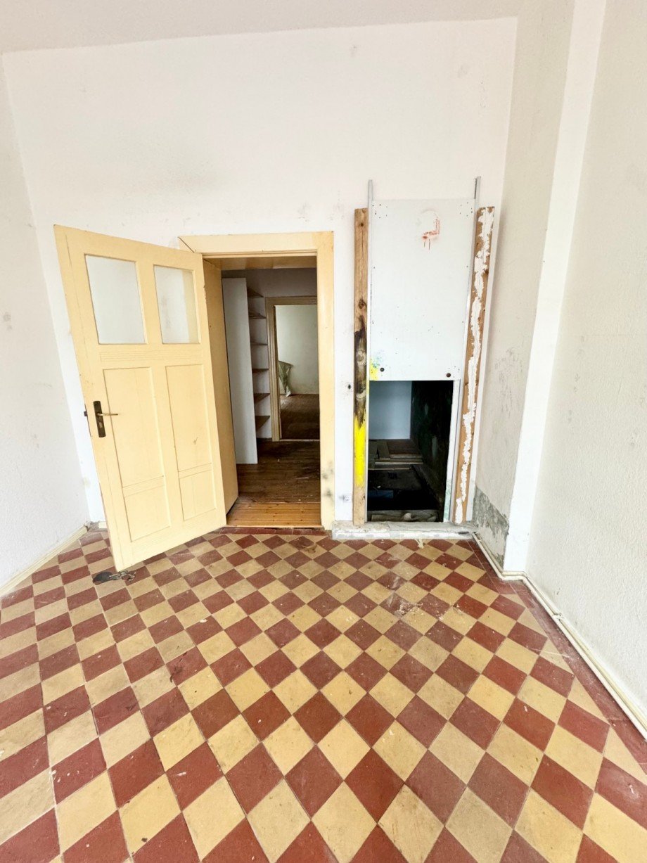Klappe zum Keller Erdgeschosswohnung Berlin