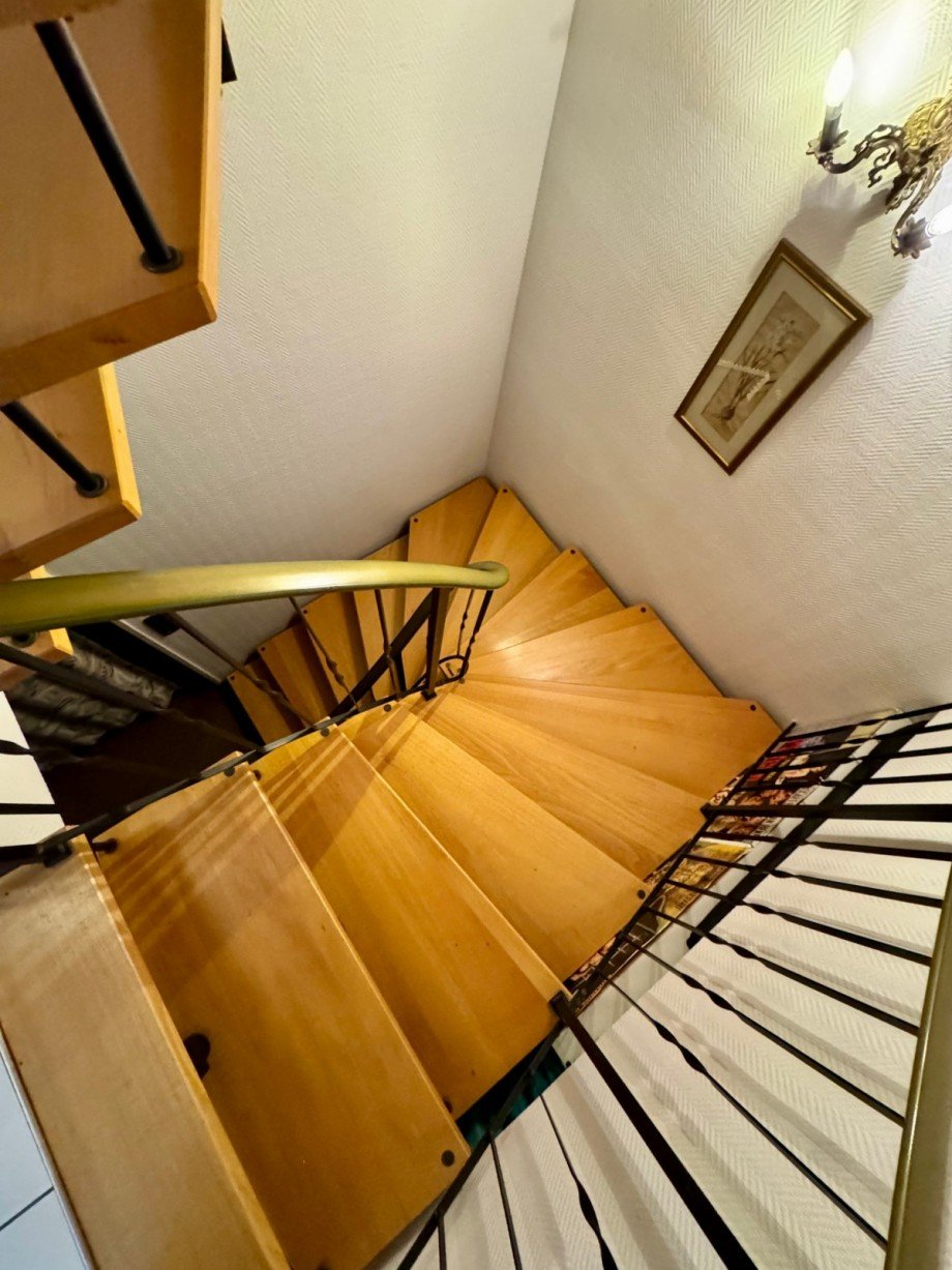 Treppe ins Souterrain Maisonettewohnung Berlin