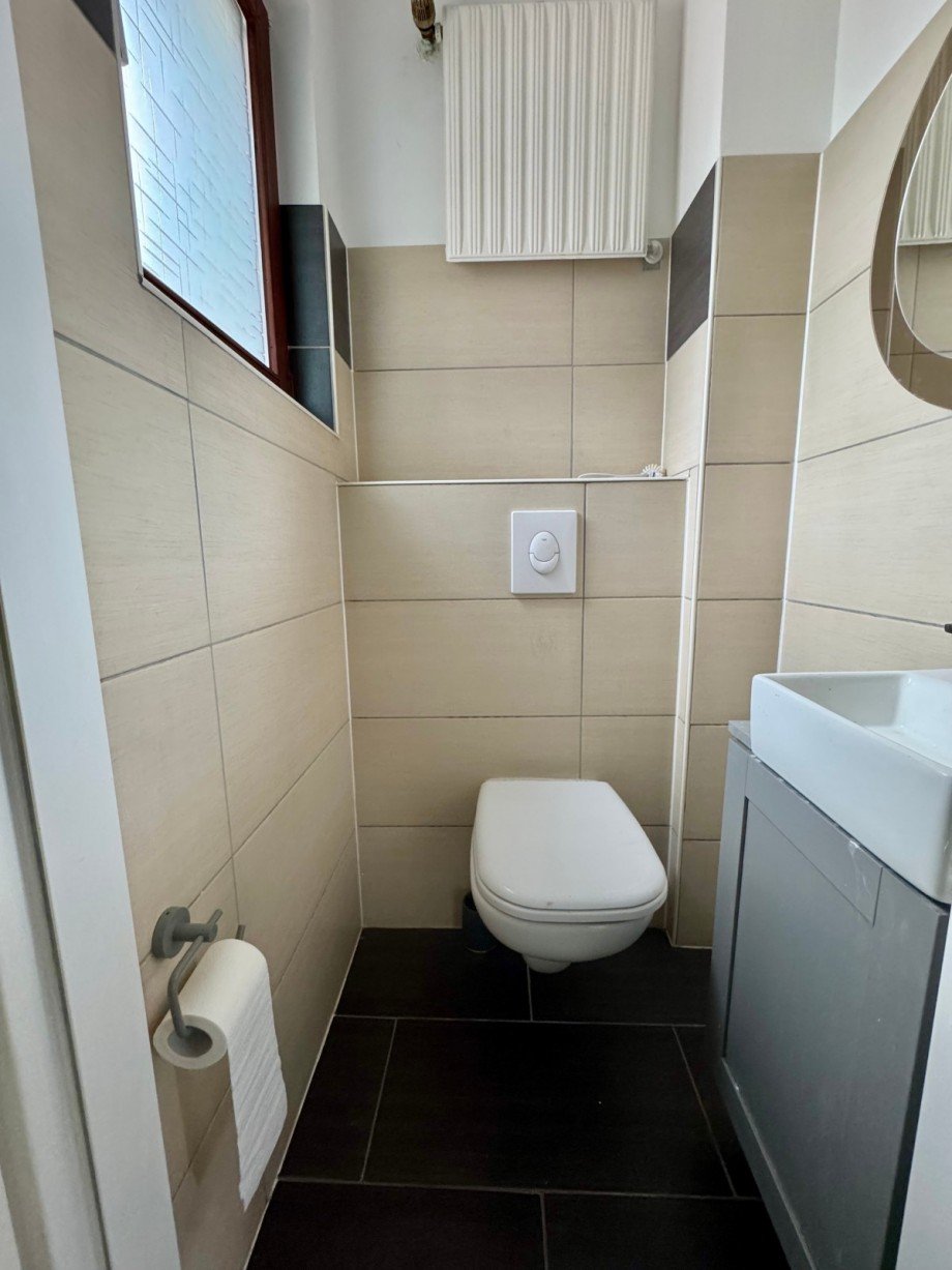 G�ste WC Doppelhaush�lfte Berlin