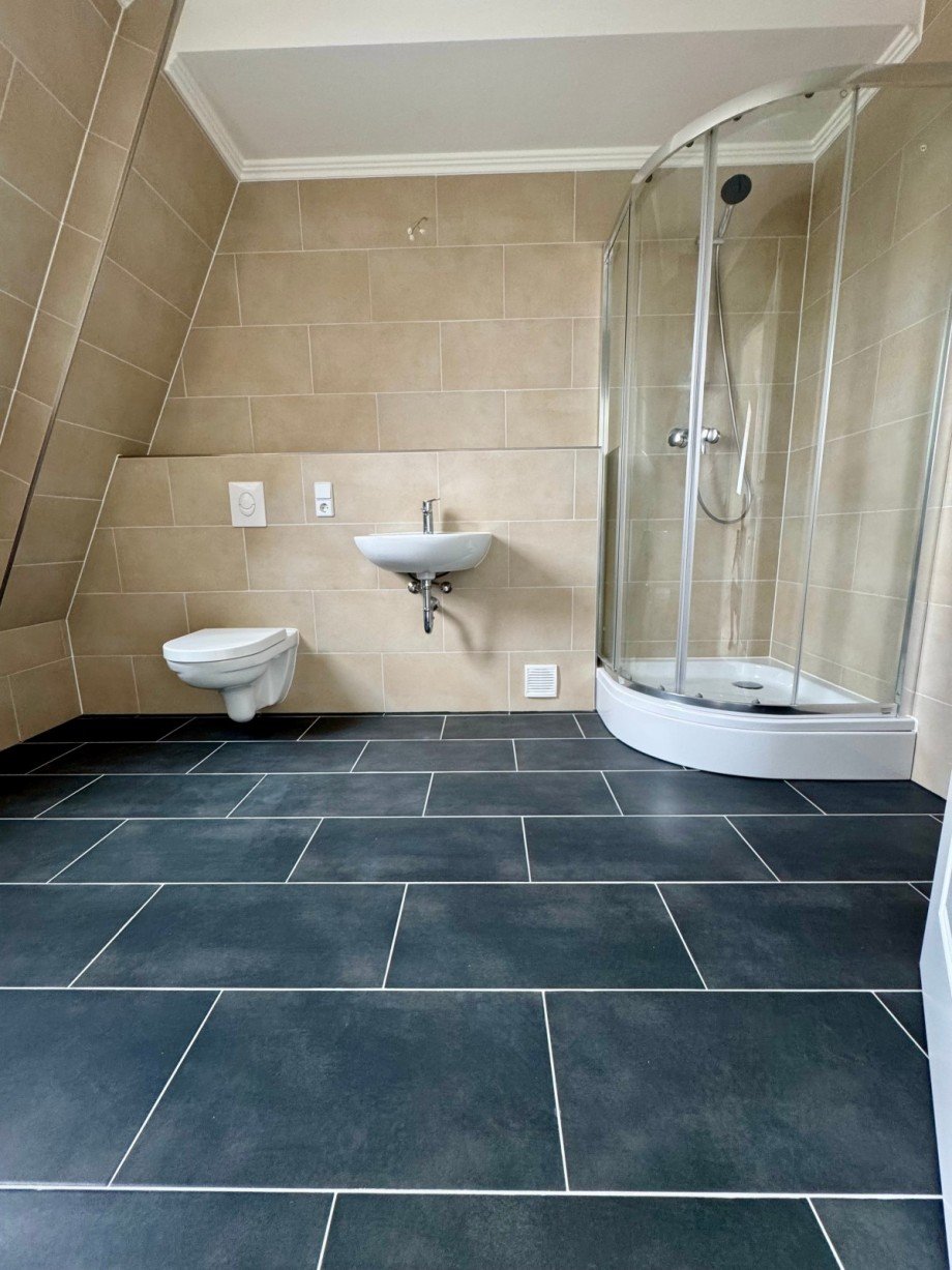 Badezimmer 2 5.OG Dachgeschosswohnung Berlin