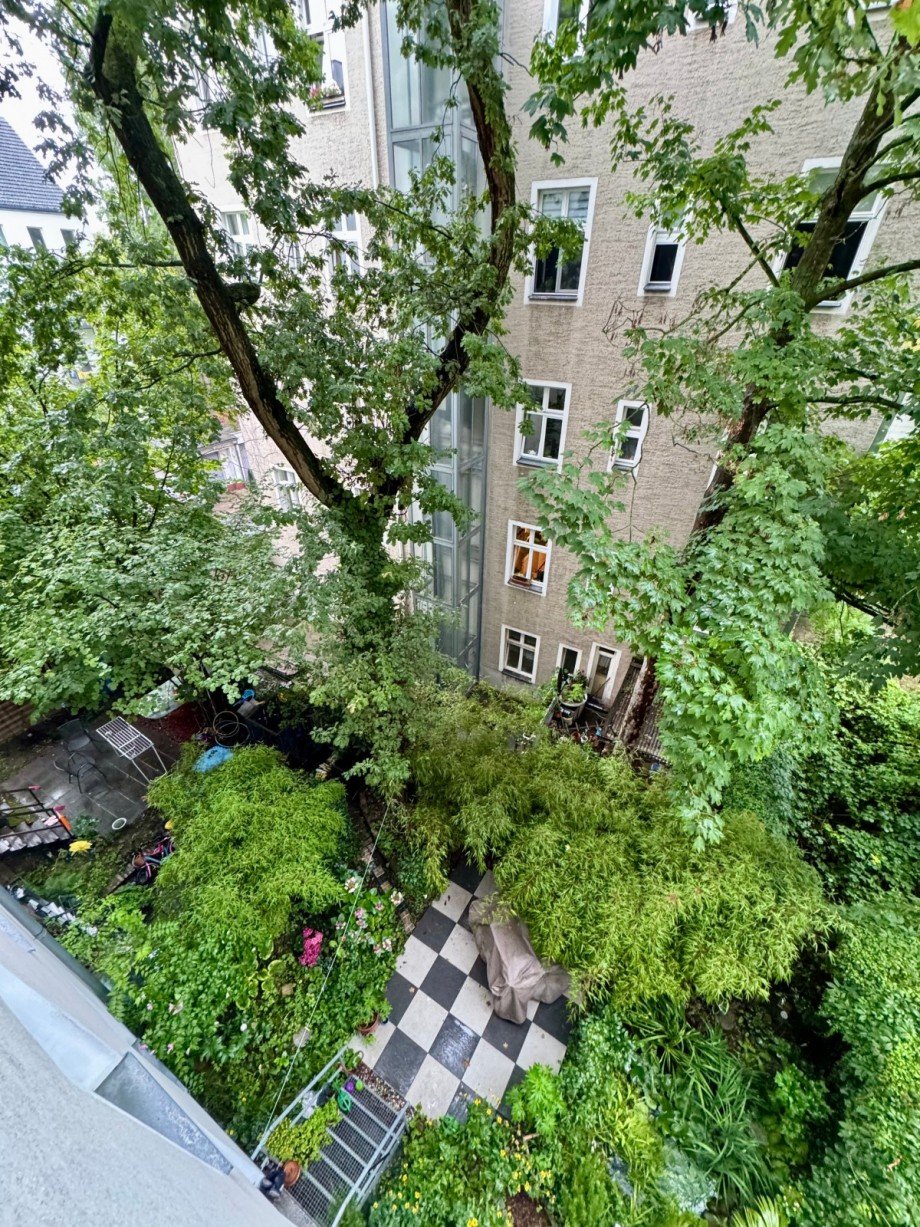 Fensterblick Schlafzimmer Etagenwohnung Berlin