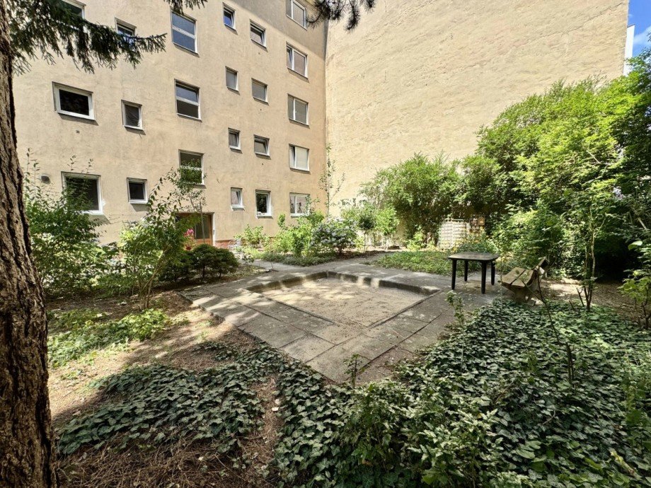 Sandkasten Hof Erdgeschosswohnung Berlin