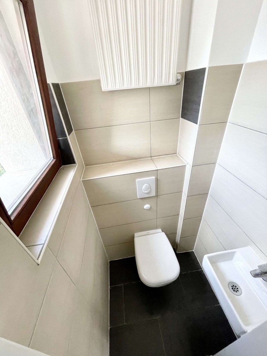 G�ste-WC Doppelhaush�lfte Berlin