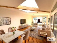 Hauptbild Schöne Penthouse Wohnung im Samariterkiez - 3 Zimmer möglich, 150qm Wohnfläche